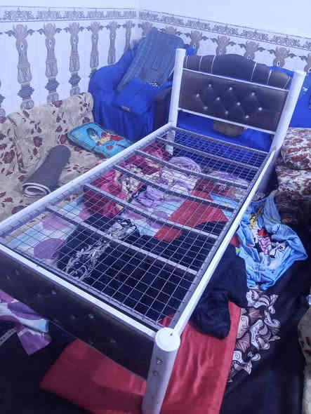 من رخصه الادمن جربايه نفر حديد مرتبه هيه ودوشكه 75 الف قفل تريد تصل ودلل مكانه نجف حي الرحمه بصف ثابت ابو الكباب ملحوظه ربع. متنزل ***********
