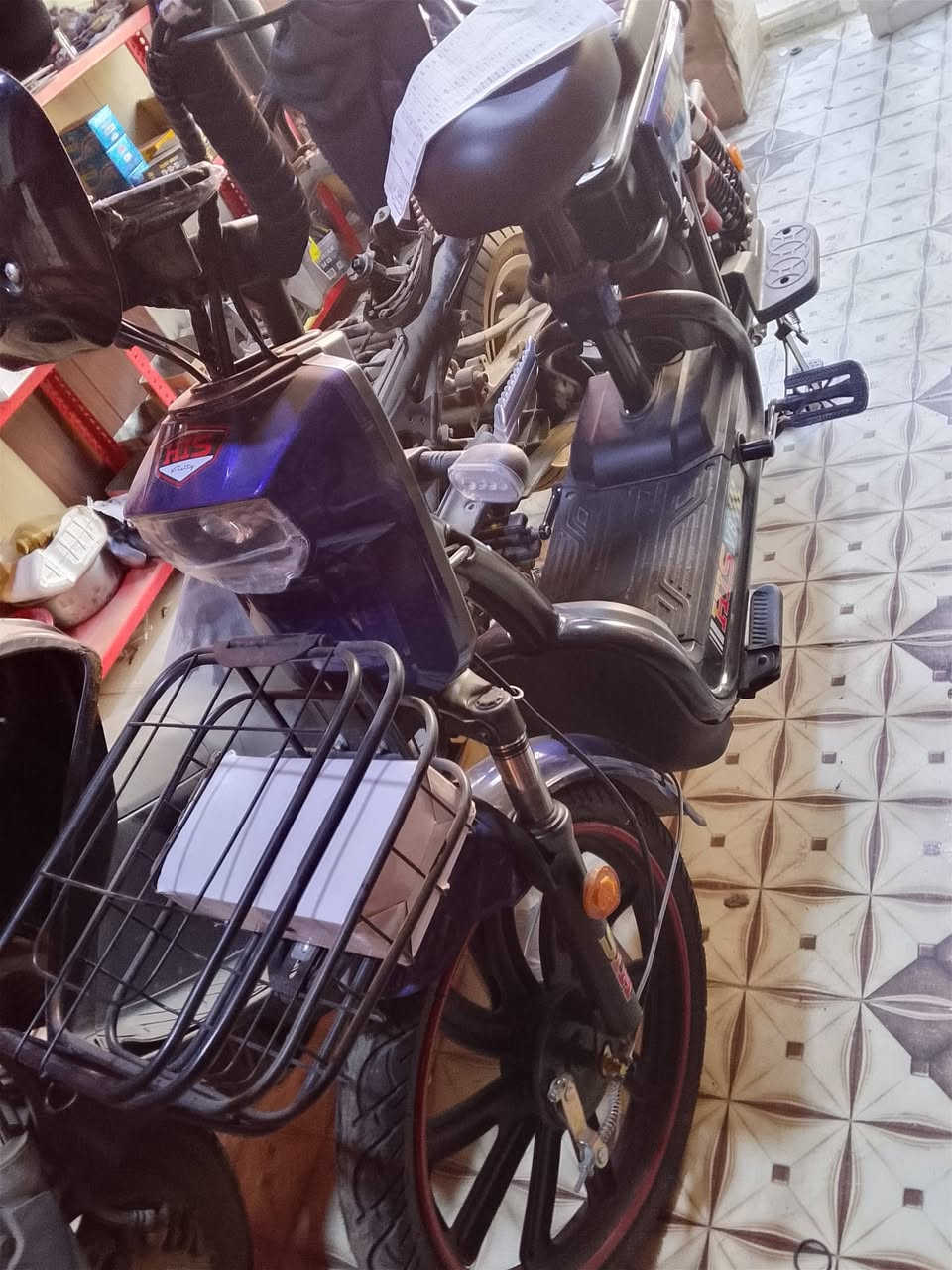 السلام عليكم دراجه شحن للبيع حجم 20 دراجه صار لها شهر ونص من طالعه فول مواصفات بصمتين سويتشين جهاز انذار بطاريات خمسه مكان ناصيه مركز اتصل على هذا الرقم ***********
