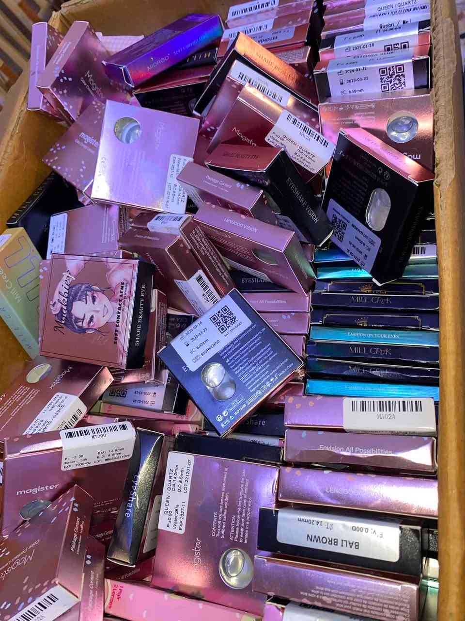 عدسات كوريه سنويه كارتون 200 قطعه والوانهن كلها مرغوبه الي يريدهم شلعه او نص هم عادي يراسلني ع الواتس  ***********
@إشارة
