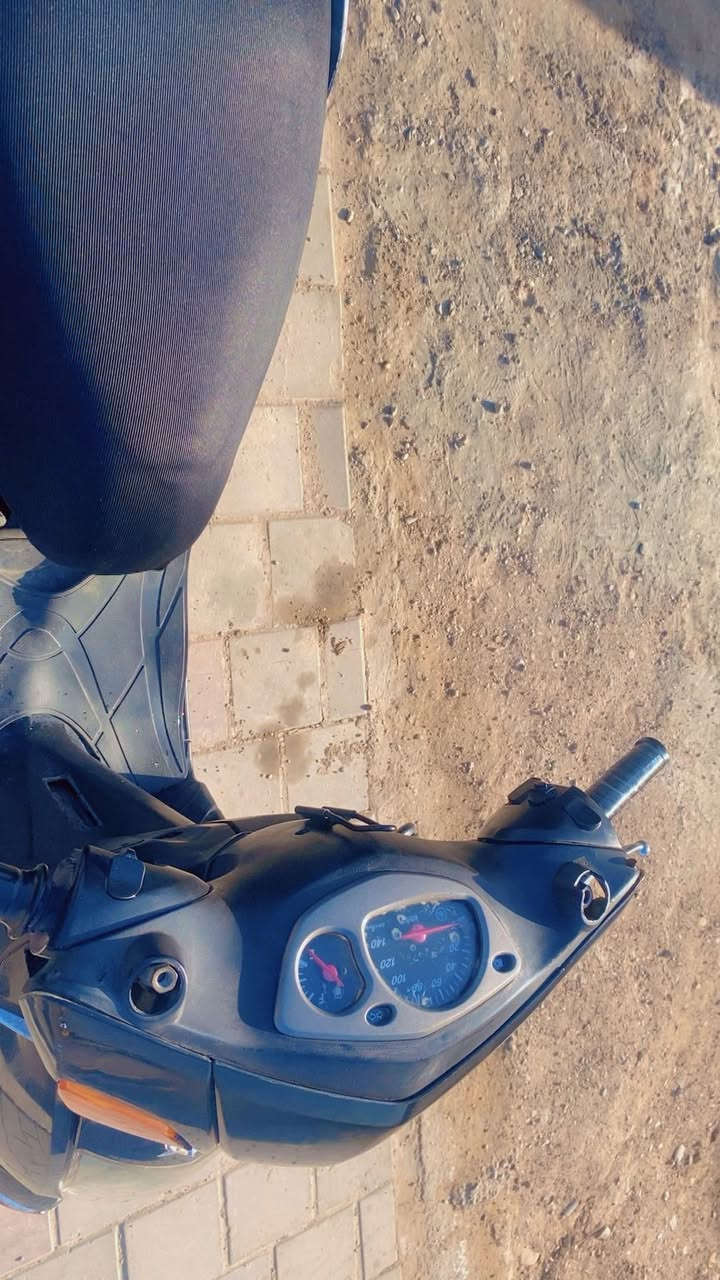 لبيع دراجه سكنس السرعه 140 السعر 450 التصال عله الرقم ***********
