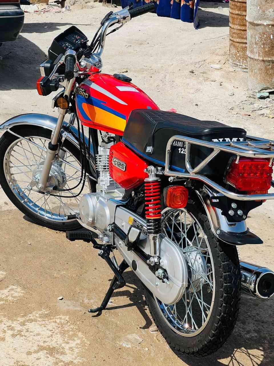 سلام عليكم دراجه شاصي 18 اوراق شرط الترقيم صارله 20 يوم تعمرت سعره مليون و200 وبيه مجال حك الجيه *********** وتساب
