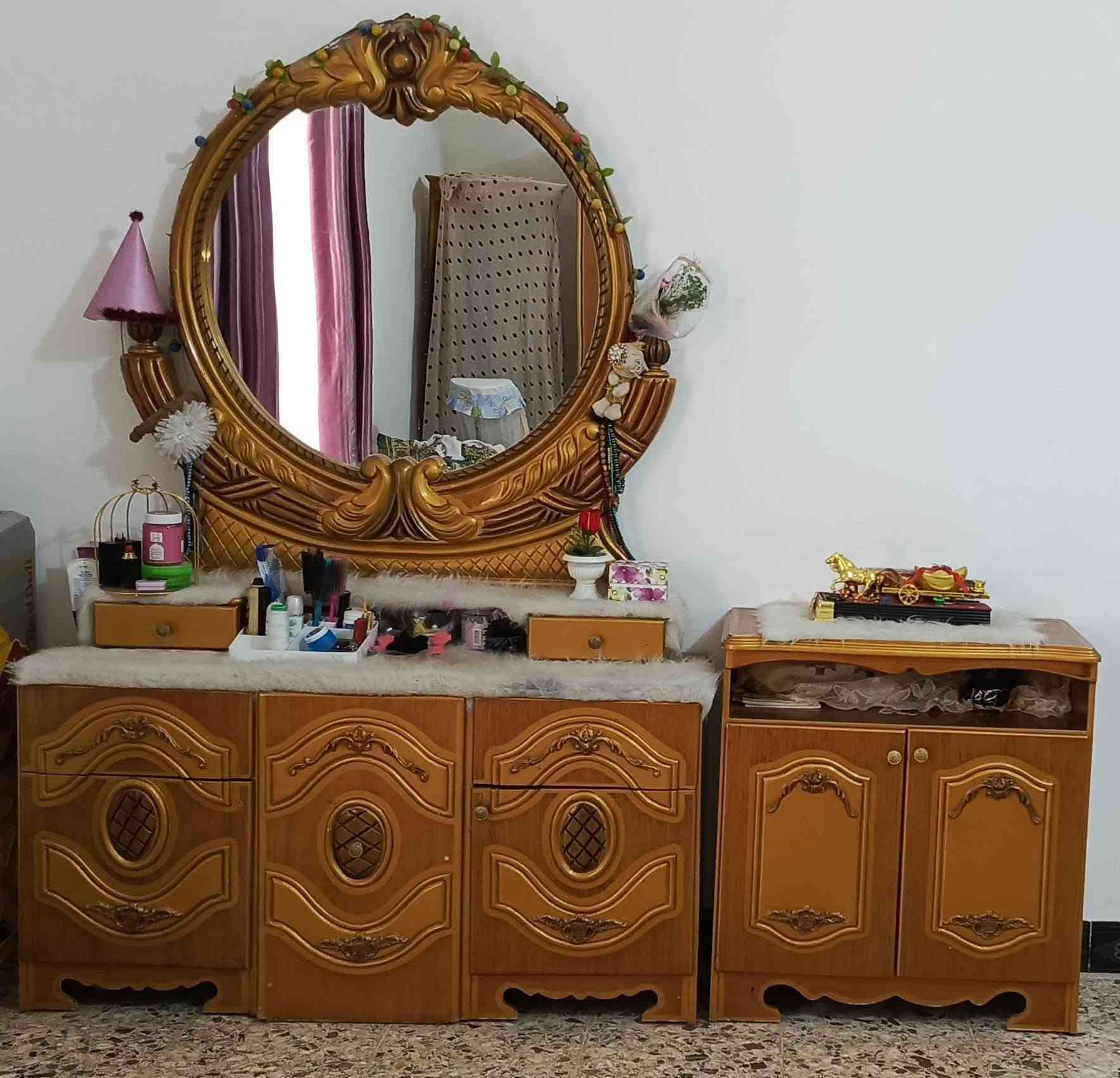غرفه اخشاب 7قطع حطاطه مصري ملكي للبيع هيه وهذا المعرض دز رساله ويجيك السعر لو راسلني واتساب ***********
