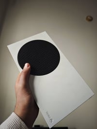 اكس بوكس سيريس اس نضيف وما مفتوح وياه يدتين السيده الاصليه بيها درفت ب...