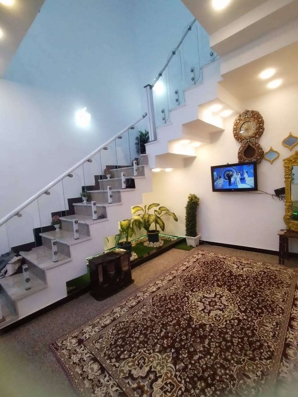 دار للبيع البعيثه السلطان الاول شارع المدارس مساحه 120متر واجهه7,50نزال 16شارع عريض 10خدمات كامله بي ثلاثه غرف نوم الستفسار على هذا الرقم. ***********,,,,,***********
