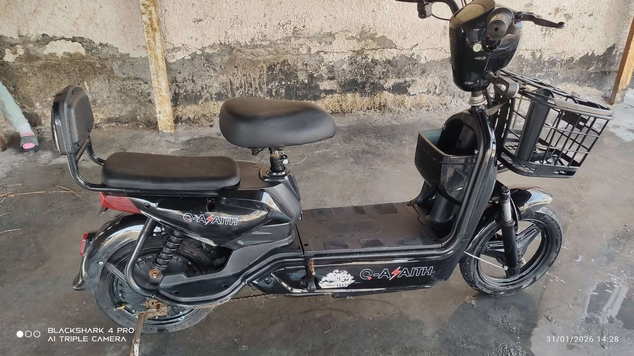 السلام عليكم.. ماطور شحن نضيف للبيع السعر 200وبيه مجال. للتصال ع هاذه الرقم ‏‏‪0771 806 1642‬‏
