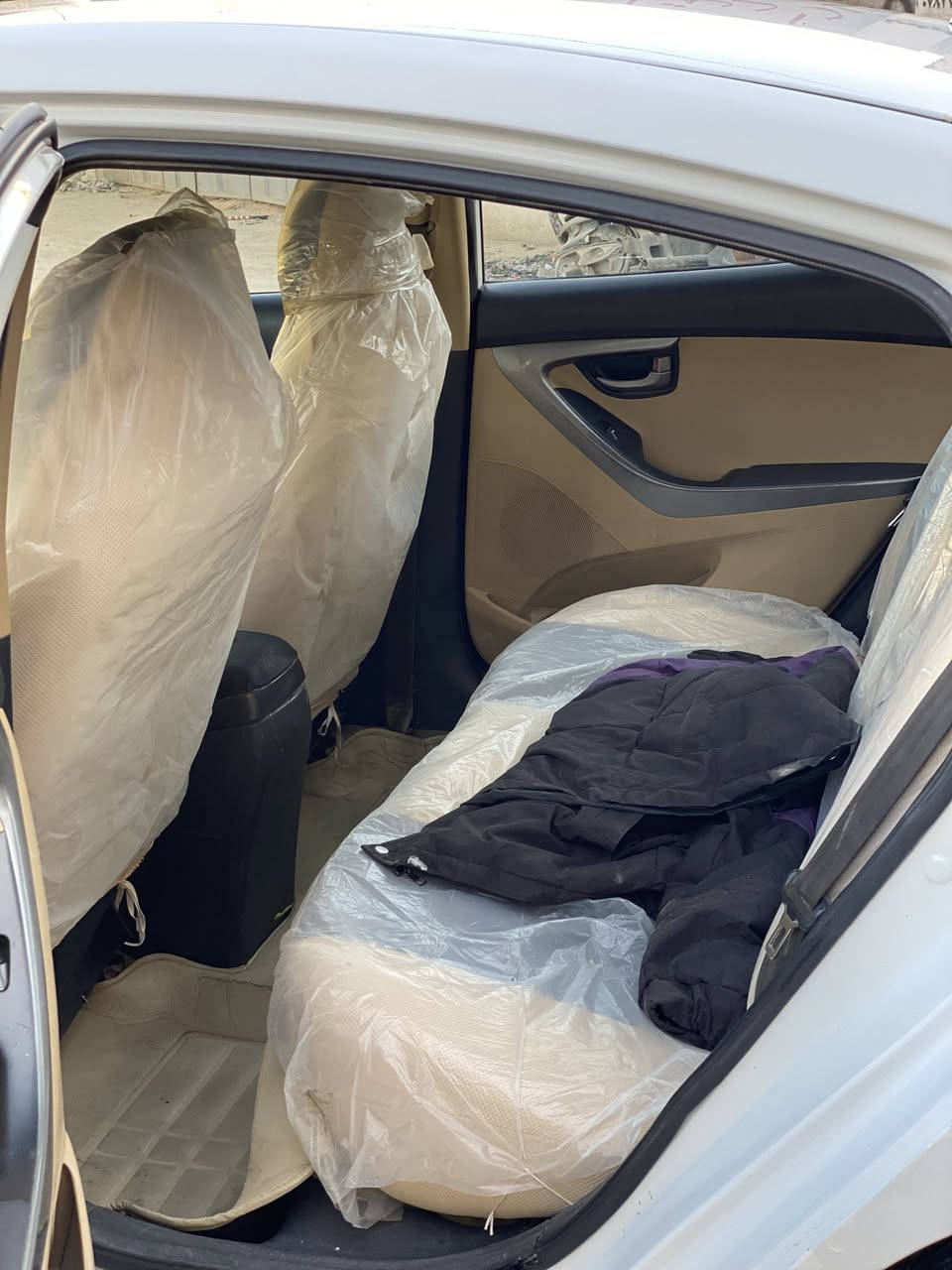 السلام عليكم 
سيارة النترا ٢٠١٢
صبغ داير  وبارد فقط 
مكينة ١٦٠٠
رقم آربيل دولي
سعر ١١٠بيها مجال
مكان ديوانية
مراوس ترهم  
***********
