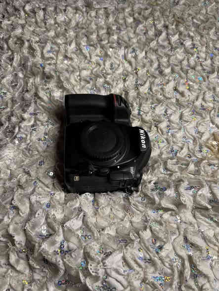 متوفر بدي نيكون 850 نضافه 💯 شتر 30kمكاني نجف توصيل ماعندي سعرها مليون و200    ***********
