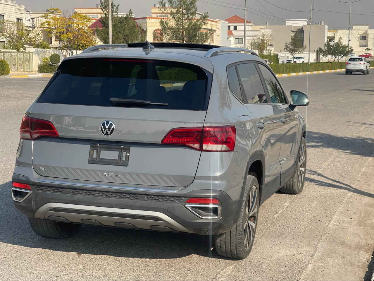 فؤگس واگن تاوس موديل ٢٠٢٢ فول مواسه فات 
دووپارچه ي هه يه بي داخلي ئيرباك سوكان وشان سيته م بيلادي 
سه ناويو ره قه م نوي جاهيز 
٤٥ هه زار رؤيشتوه 
*********** أربيل, العراق
