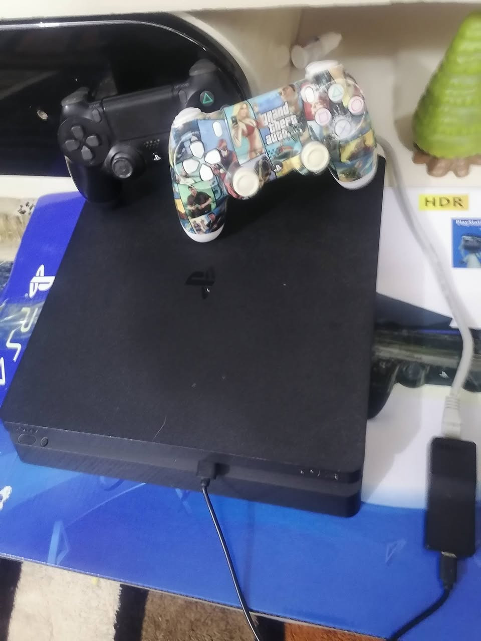 *********** جهاز بلاي 4 مهكر نظام داعش جهاز جديد ما مفتوح يدات اثنين وياه كرتونه موجوده سليم سعر 240
