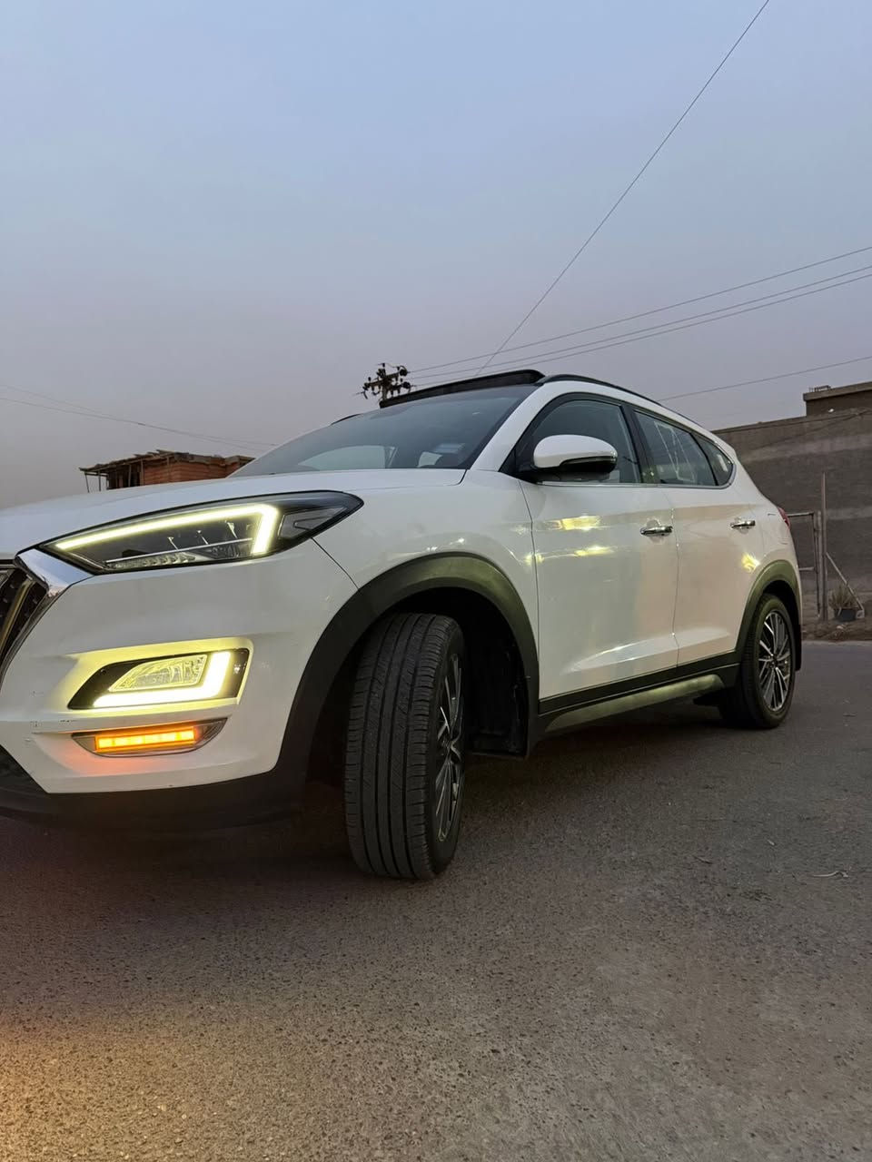 سلام عليكم توسان 2020 فول موصفات رقم بغداد الجديد الموصفات كامره جلد بانوراما كرسي كهرباء شاشه مري شفط سايد بريك بالرجل السياره مكفوله من الصبغ كير مكينه مكفول من الصبغ / مكانها بغداد قرب جسر العامريه رقم الهاتف *********** 
السعر  202 وبيها مجال بسيط
