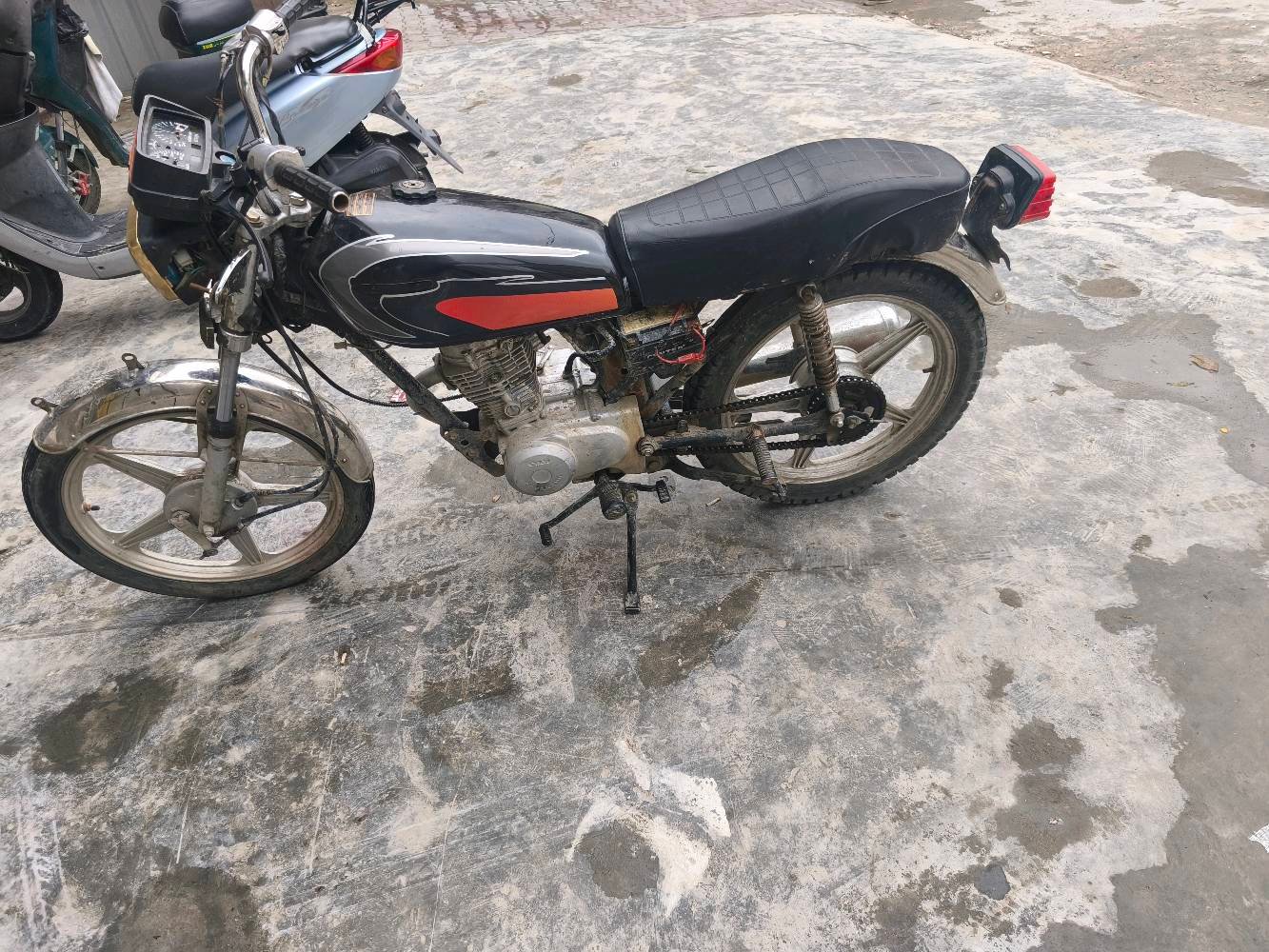 دراجه ايراني نضيفة دراجه شغاله صفاحيات وشوي ترتيب كهربائيات السعر 325 وبيها مجال حك الجية مكاني بغداد رقم *********** واتساب موجود +بيه تبخير