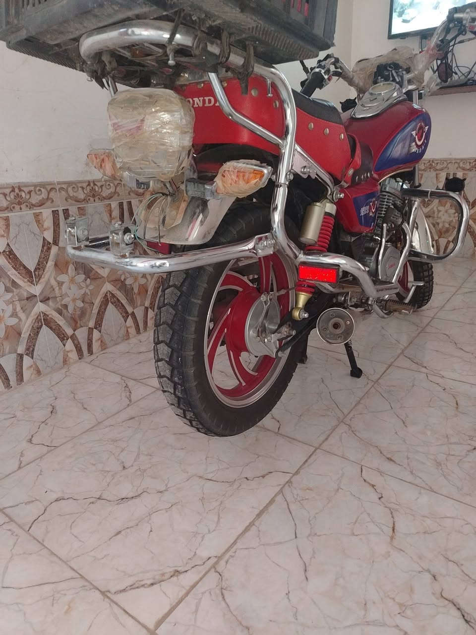 السلام عليكم دراجه جونده للبيع موديل 19دراجه جديده كلش  مثل ماواضحه بالصوره اريده مليون و150 اوراق اصولي مكاني ديوانيه دغاره الموشراي لا يتصل  والله يرزق الجميع ***********
