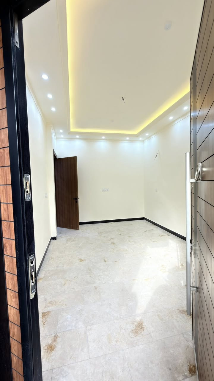 مشتمل للبيع المساحة 100 متر الواجهة 5 نزال 20
حي الجهاد المسالة والعدالة قرب مجمع النسيم بناء درجة اولى 
واجهة برسلين ارضية مرمر كهربائي وصحيات داخل ضمان 
بناء متعوب عليه يحتوي على 3 نوم صحيات عدد 2 
‏السعر مناسب للاستفسار ***********
