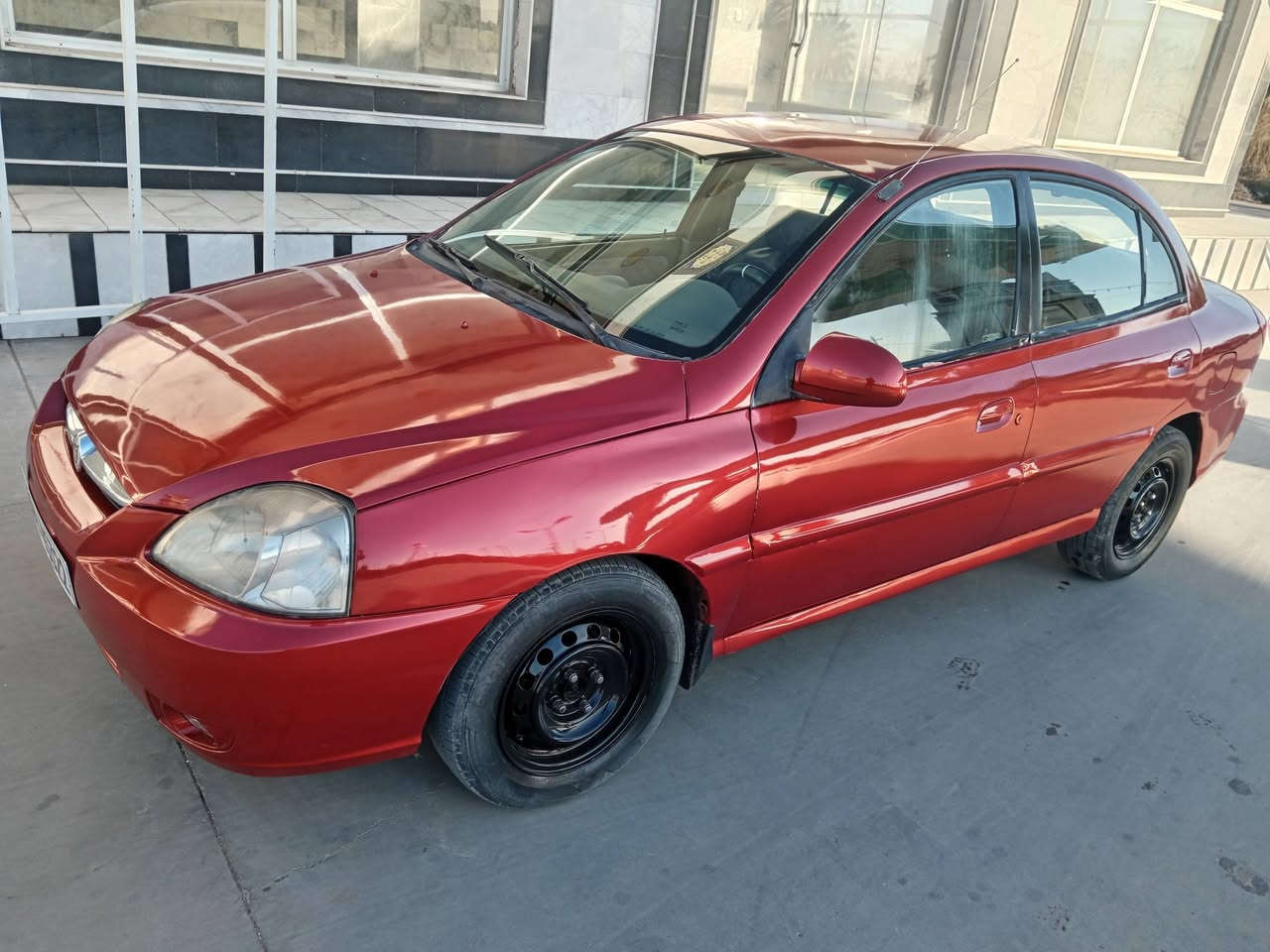 السلام عليكم كيه ريو 2004 رقم بغداد دولي شرط التحويل كير اوتو مكينه 1600 المرغوب  حداديه وتخم تاير جديد تبريد شغال دوشمة أرضية و كشنات  جديدة كهربائي كلهة شغالة سياره جاهزه السعر 48 مكاني واسط الصويرة *********** ***********
