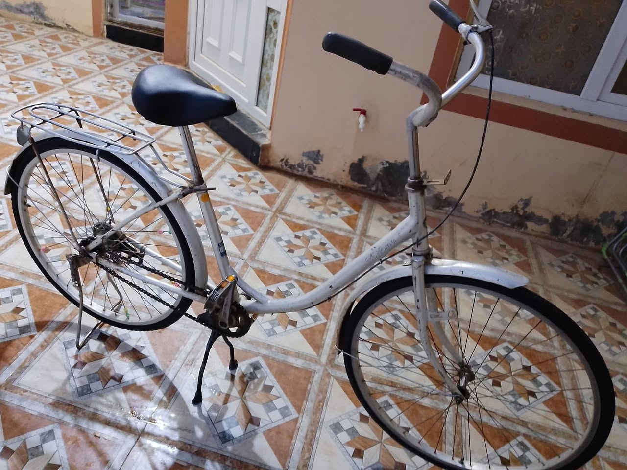 البيسكل البيع السعر المطلوب 40وبي مجال المكان المفرق مكتب بيروت محطه ابو حيدر /*********** رقم الهاتف وبيكم خير ودللو
