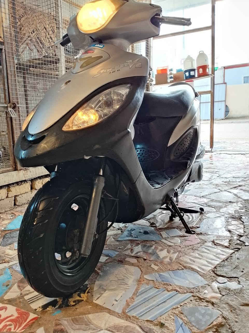 السلام عليكم اخوان دراجه للبيع موديل 2013 دراجه رمبه برغمه مفتوح الله شاهد صار لي شهر من اخذتها هسه ما احتاجها بعد الك تراي بيها منا للناصريه سعر 750 وبيها مجال للشراي العنوان قضاء الرفاعي استفسار عن رقم الهاتف او على الصفحه الشرايبي خير ويتدلل دراجه نظيفه محرك قشر كامله كامله احطك وراي لا تريد نطلع للناصريه نروح ونرجع ***********
