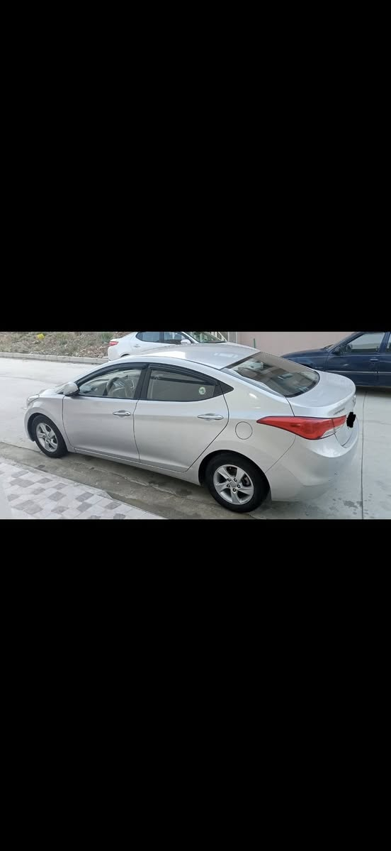 السلام عليكم
افانتي 2012 كلين بدون صبغ ماشية 160 الف 
جديدة ونظيفة باسمي رقم نينوى
السعر 110 
الرقم ***********
