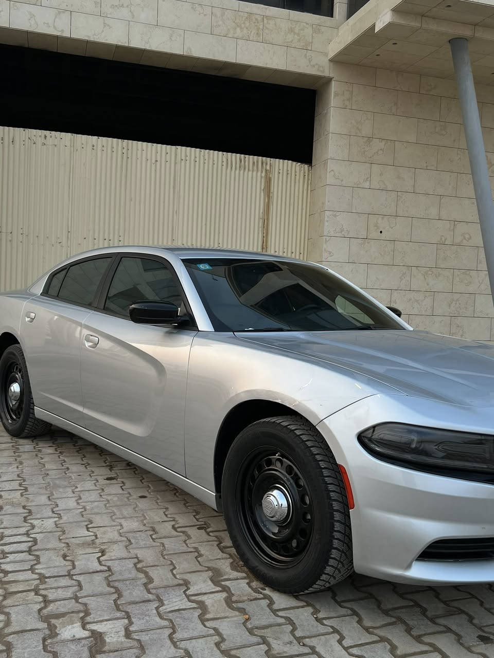 جارجر بوليسي موديل 23
موصفات sxt
سياره بيه بارد شوي بل بنيد وجاملغ
سياره جديده ماشيه 3الاف
سعر سياره 250$  وبيه مجال 
مكان سياره كوت 
واتساب :***********
