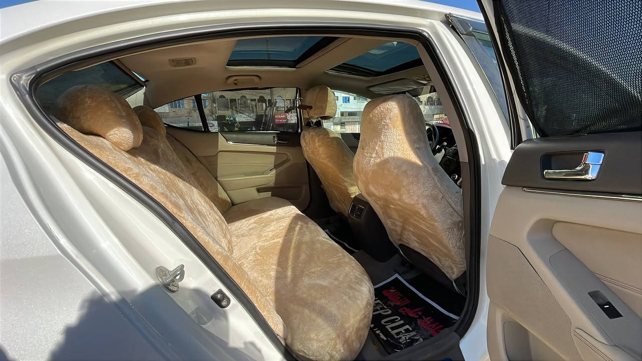 للبيع 2011خليجي مكفول . فول عدا البصمة . السعر 120 
***********
