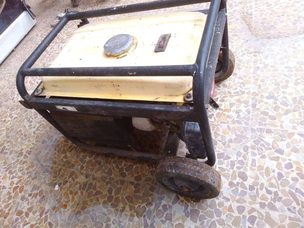 براد ب 175وبيها 
مولده ب 75


**إذا كنت صاحب هذا الإعلان وتريد حذفه لأي سبب، رجاءا أرسل رسالة إلى الدعم الفني**