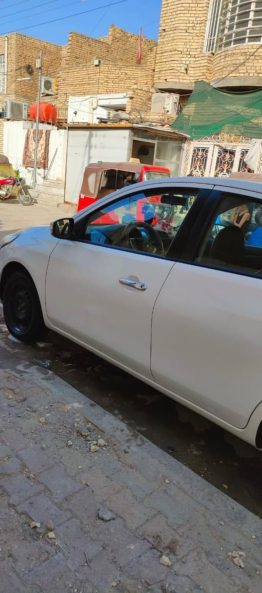 يالله السلام عليكم نيسان صني مديل ٢٣سياره كفاله كشره ومكينه خير من الله فقط بارد بصيط موضح رقم اربيل تريد وكاله تريد تحويل كامل مواصفات ماشيه ٤٥ المكان ميسان الماجديه 
***********السعر ١٢٢وبيه مجال سياره جديده
