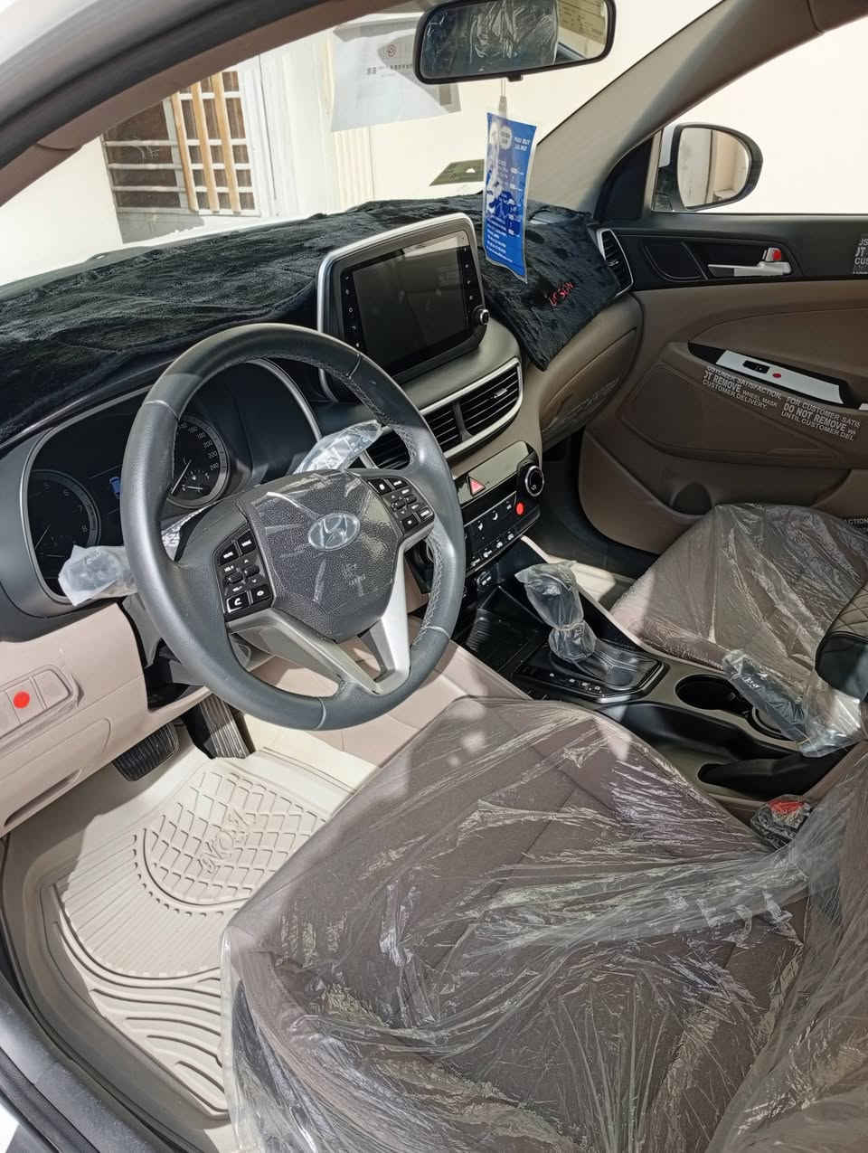 سلام عليكم توسان 20 خليجي مكفولةكفالة عامة ماشية 50 سيارة بسمي رقم سليمانية سعر 215 وبيها مجال بسيط عنوان بغداد سلمان باك ***********
