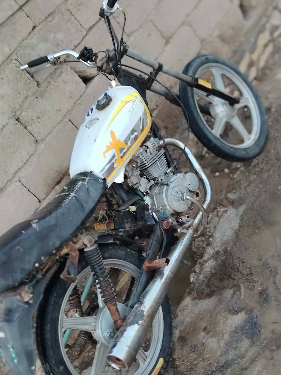 دراجه للبيع مكلف بلنشر السعر 160 وبيه مجال مكينه ماتبخر تايرات تأخم ***********
