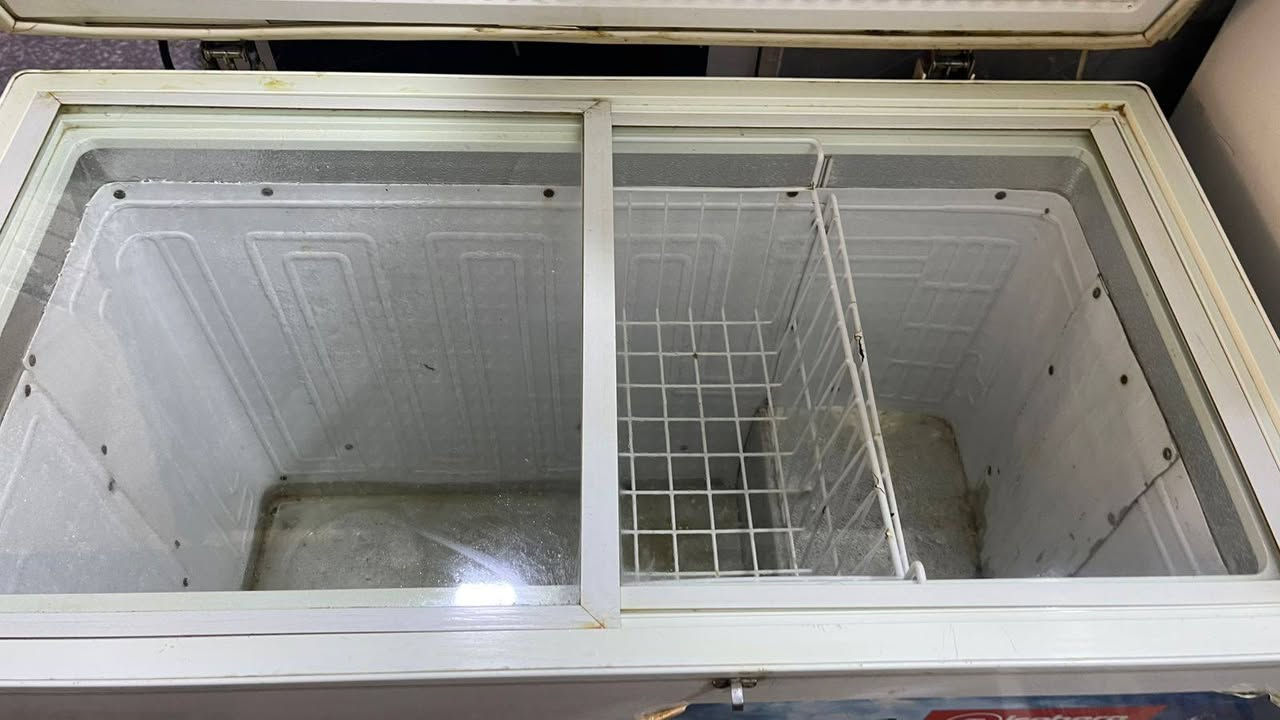 السلام عليكم
مجمده مبيها اي ضرر قويه وحجم الكبير وتجمد كولش زين 
الرقم ***********
