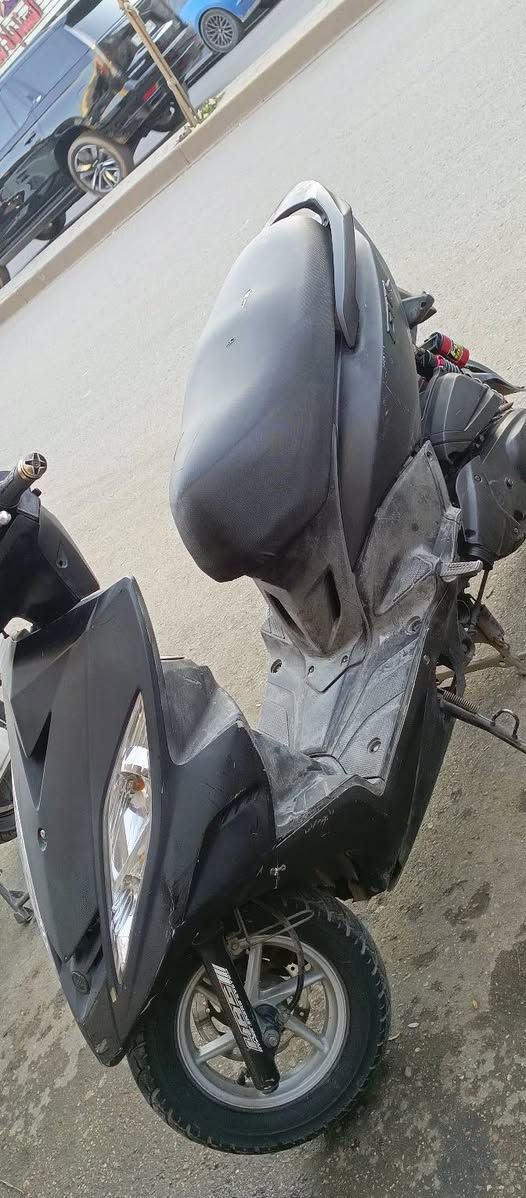 سلام عليكم دراجه لبيع جيتي آر كفر شويه تعبان محرك مكفول الدراجه خير من الله السعر 800وبيها مجال المكان الكراده الرقم ***********لاستفسار عل رقم فقط والدراجه كدام عينك نقلها اقباقه مال اشاير وذلك فقط
