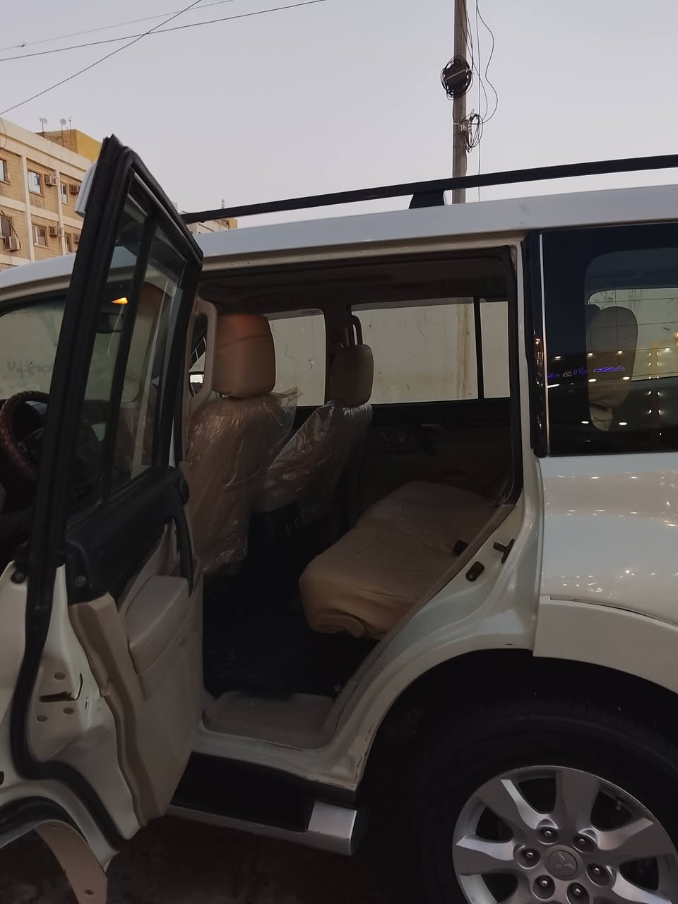 سلام عليكم
ميستوبيشي باجيرو حبتور 2010
‏محرك 3500 6V سبعة راكب
‏تبريد 3 قطع تبريد  مري شفط
‏رقم بغداد الإنكليزي الجديد 
هزه جديدة 2025/12
سنويه جديده 
‏كفالة عامة 
‏السعر 140 بية  مجال 
تحويل ثاني يوم 
‏المكان ذي قار _ الناصرية 
‏للأستفسار أكثر الاتصال ع هذا الرقم
***********
