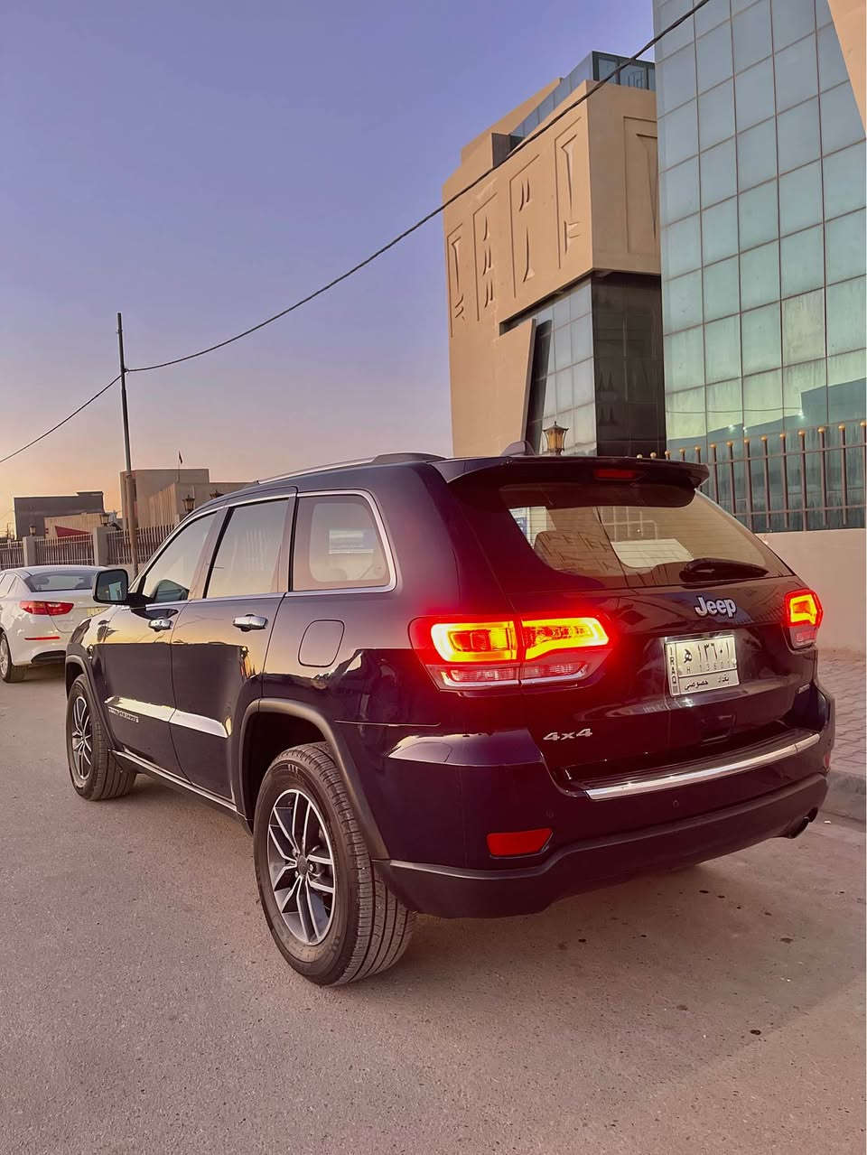 السلام عليكم
جيب لاريدو 2017 وارد أمريكي رقم بغداد 
مكينة 6 سلندر 3600 
مواصفات :-
🔹 فتحة سقف
🔹 بصمة تشغيل وابواب وتشغيل عن بعد
🔹شاشة كبيرة
🔹 فور ويل
🔹 وضعيات قيادة 
🔹 دواخل بيجي
🔹 تحكم ستيرن 
🔹اوتو ستوب + ايكو 
الضرر سرقه قطع 
السيارة بالسماوه 

*********** السماوا, المثنى
