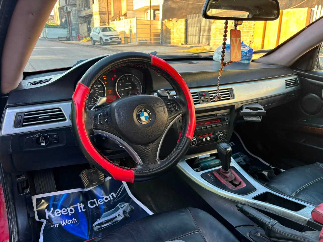 السلام عليكم للبيع BMW E92 335i موديل ٢٠١٠ وارد امريكي حادث فقط بنيد بدون صبغ السيارة تدفئة شغالة تبريد  ثلج فول مواصفات فتحة وبصمة ودخول ذكي وترحيب بالابواب كير ومحرك مكفول صدر جديد واتر بم جديد بالكارتون طاحونة بانزين جديدة كمبريسر تبريد جديد بالكارتون ومنظومة كاملة مال تبريد جديدة غرفة جديدة 
نقوصات السيارة حساس abs خلفي جبت واحد ومارهم وكيلون مال صندوك وحساس كرنك 
مكان السيارة بغداد الدورة
السعر ١٢٠ وبيهة مجال


**إذا كنت صاحب هذا الإعلان وتريد حذفه لأي سبب، رجاءا أرسل رسالة إلى الدعم الفني**