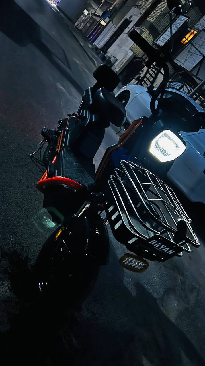 اسلام عليكم دراجه شحن حجم 14 سرعه الوهيمه ٧٠ والحقيقي ٤٠ دراجه نضافه خير من الله كلشي ما عوزها بطاريات جديده  السعر راسلني واتساب الرقم ***********
