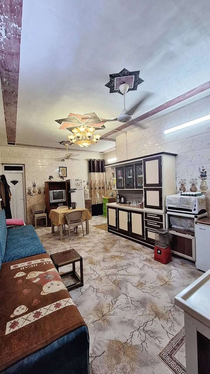 بيت مساحة 150 جبهه 10 نزال 15 بناء 2018 كامل المواصفات طابق واحد مشمول بالتمليك قرار 117 من ضمن التعداد السكاني ، مع الاثاث او بدونه ، مابين منطقة الاصلاح ومنطقة كميرة مجاور ماء مشروع الرصافة للأتصال *********** غير موجود علئ الفيس .
