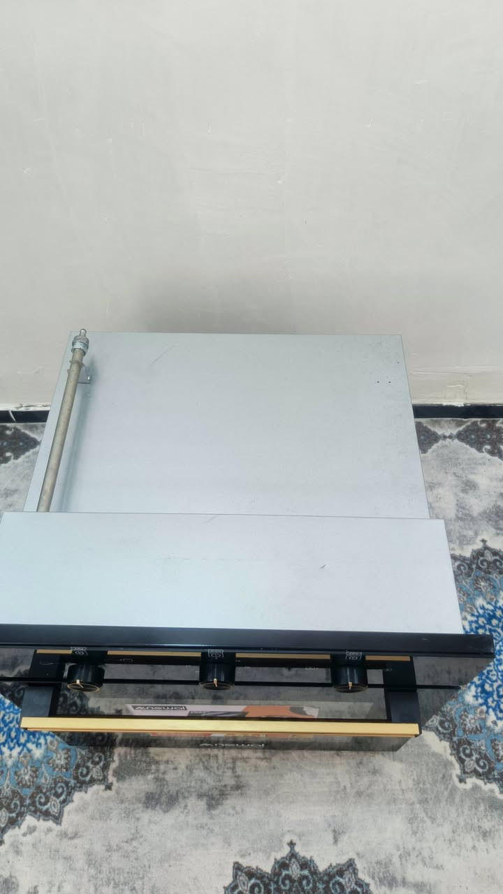 سلام عليكم طباخ + فرن
طباخ فرش ٤ عيون حجم 50×60
فرن نوال حجم 50×60
نضافة فول استخدام قليل 
مكاني كربلاء الحر الصغير 
***********
