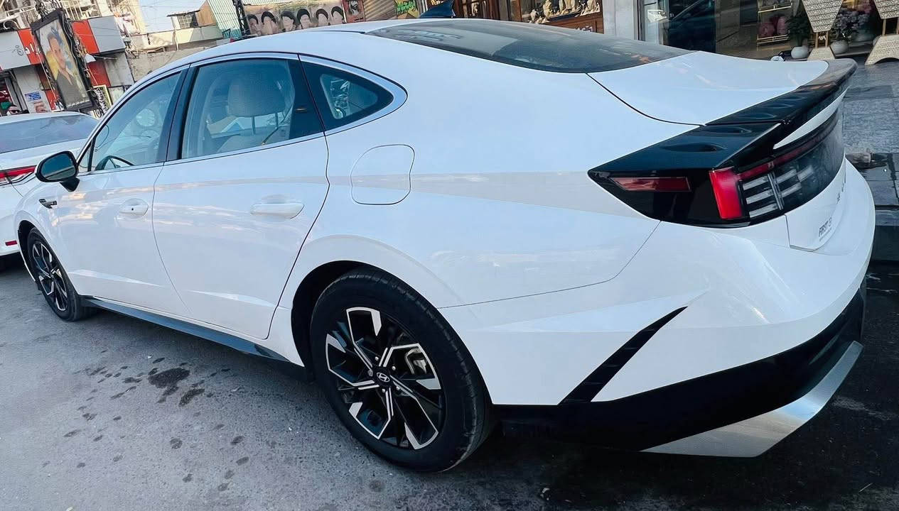 سوناتا 2024 فوووووووول 1/1
٢٢٨ وبيها مجال 
ماشيه ٦٠٠٠ 
***********
سيارة كتاب شهداء بغداد, العراق
