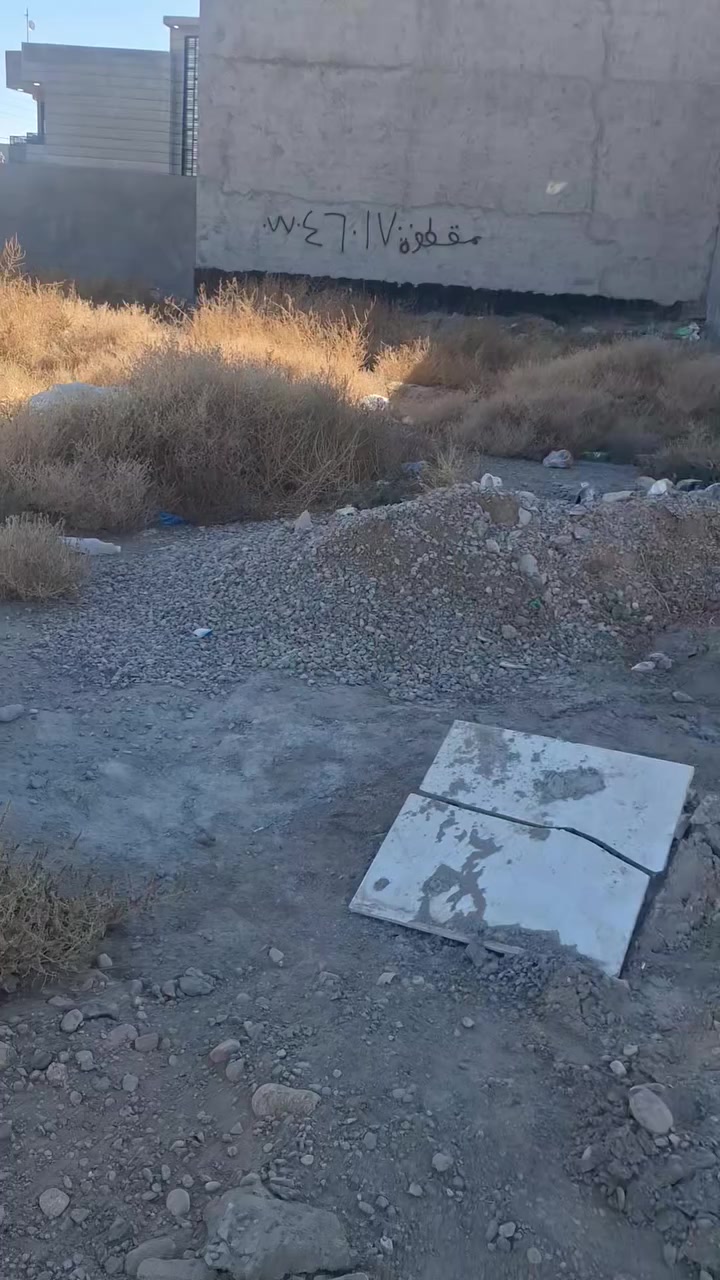 قطعه ارض للبيع ٢٠٠م طابو زراعي طريق كليه بلاد الرافدين مقابيل المستشفى الجديد تبعد عن الشارع العام ١٠٠م  كافه الخدمات بيهه للإستفسار الاتصال عله رقم ***********
