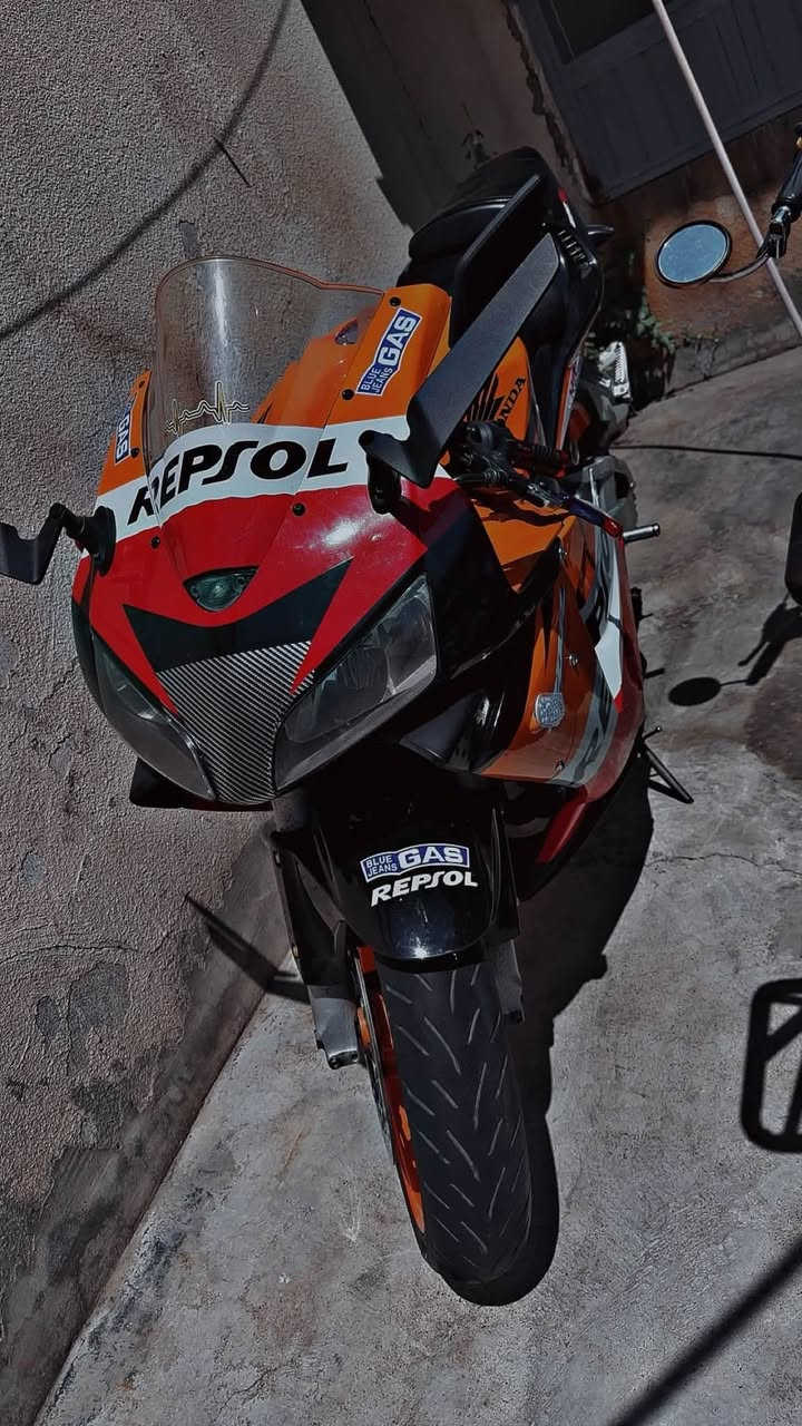 سڵاو ئەم ماتۆڕە بۆ فرۆشتن
Honda 600rr
2004
Repsol
۲ تایەی تازە 
تازە سێرفس کراوە 
ماتۆرەکە ماڵی دۆستە 
دوکەڵی نییە 
۲۷ مەعامەلە
***********
