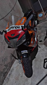 سڵاو ئەم ماتۆڕە بۆ فرۆشتن Honda 600rr 2004 Repsol ۲ تایەی تازە  تازە س...