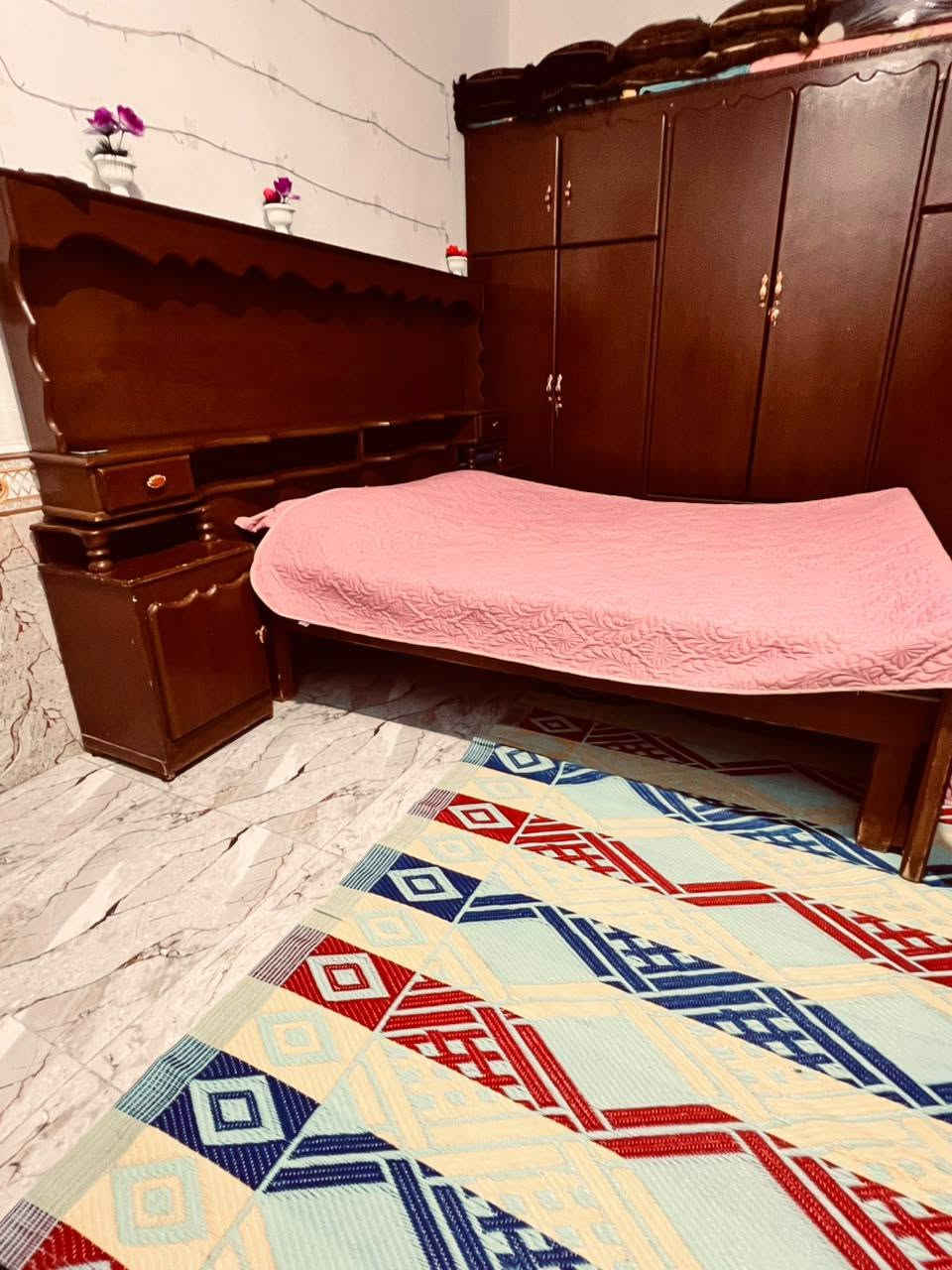 سلام عليكم غرفه للبيع خشب عراقي حطاطه سعر650 وبيه مجال   مكان  القائم  حي غزه  ***********
