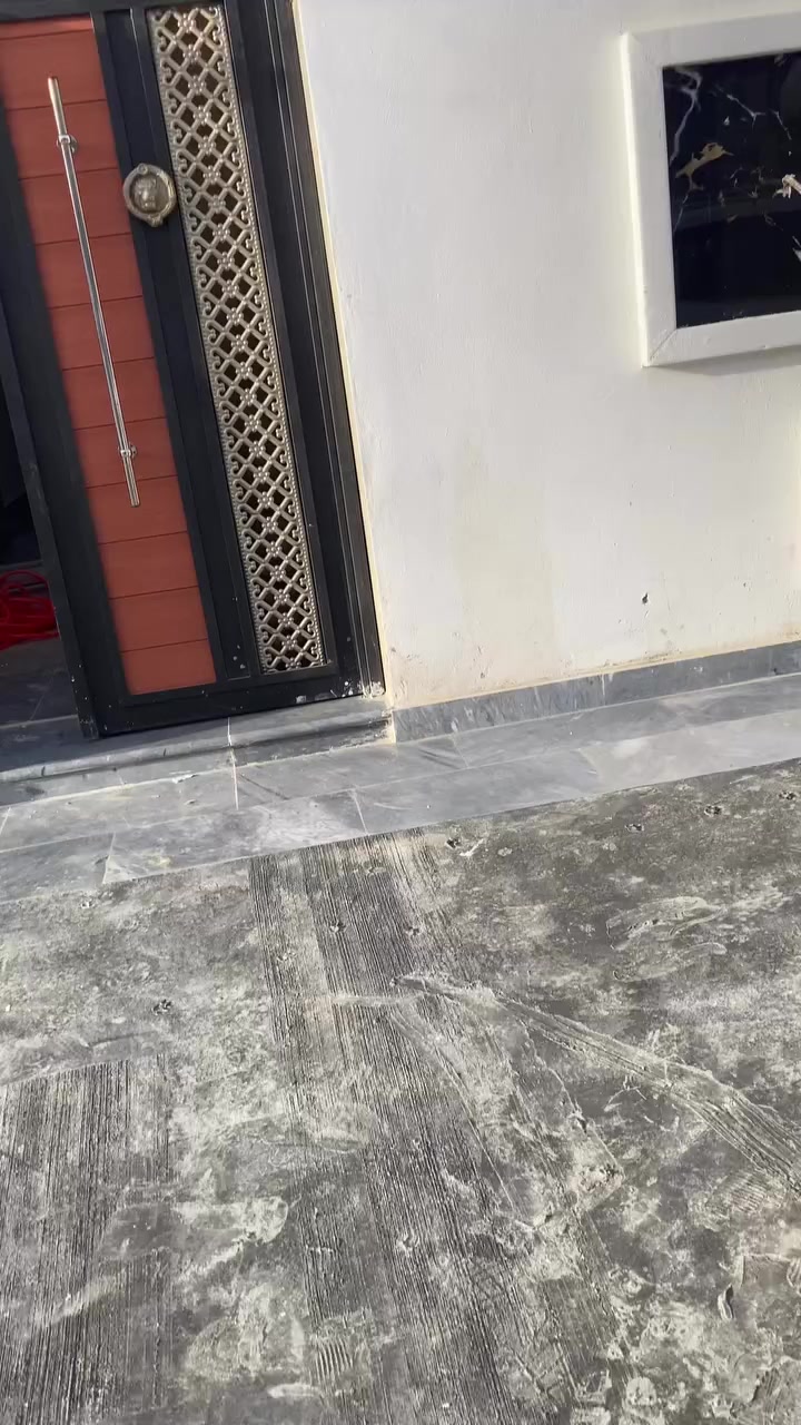 السلام عليكم بيت للبيع مكان النعيرية قرب موكب سفن النجاة مساحة 92متر واجهة 4 بناء جديد 2024 درجة اولا البيت فارغ للاستفسار مكتب البراق للعقار ***********
