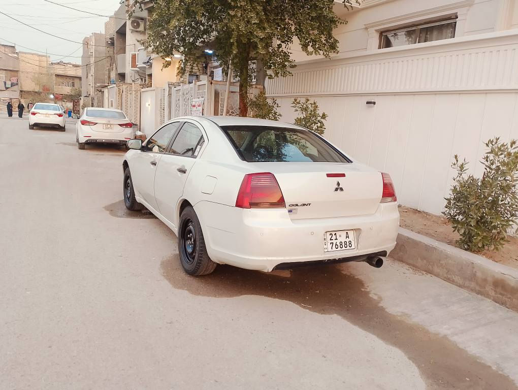 متسوبيشي كلنت خليجي وارد سعودي 2008 محرك كير صدر تخم تاير تدفئه تبريد ثلج محرك 2400 جداً اقتصادية تخم تاير ودسكات واذانات كلهن جدد  رقم سليمانيه انكليزي بأسمي هزه جديده تحويل مباشر تريد بسليمانيه تريد بكلار ساعتين تستلم سنويه بأسمك عليها ادامه كامله مناقصها برغي وكل امورها على وضع شركه السياره جديده وسونار مرفق صبغ قطعه وحده بسعر 78 وبيها مجال بسيط مكاني بغداد الدوره 
*********** بغداد, العراق
