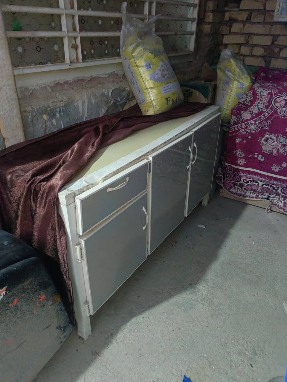 من رخصت الادمن كاونتر البيع استعمال اسبوع واحد فقط نضيف شخط واحد مابي متوازي على البيع العنوان حله شريفة بنت الحسن السعر 300 الف متواجد فيس *********** بي وتساب
