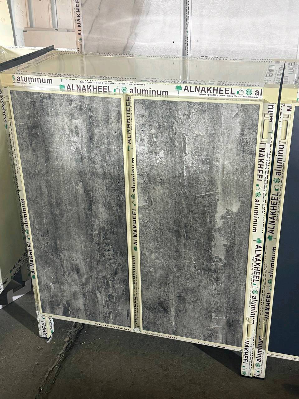 جزامه المنيوم فصال وليس السوكي 

القياسات🌼
ارتفاع 120 سم

عرض 80سم

السعر. 100 الاف