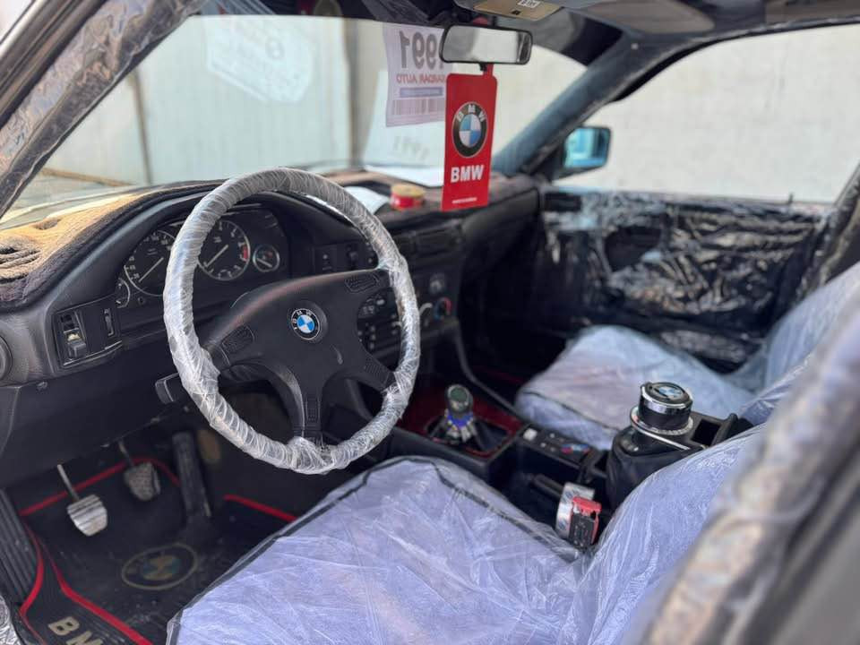 Bmw520i
مۆدێل1991
مەکینە گێر ئەکسل بەشەرت
سەرف بوخار سەوت بەشەرت
دوو جام کارەبا
سلایت
4تایەی تازە
تەقەورەقەی بەشەرت چرکەی نیە
زەربەی نیە عامە بۆ جوانی
گەرمی فلجە 
گێچەکانی هەموو ئیش ئەکات
مەسرفی چاکم لێی کردووە
بێ مەسرفە بەنزین ناخوات
رۆن و فلتەر و هەموویم گۆریوە
مالی ئەم نەورۆز و جەژنەیە
واجیهە و پاکانەی لەگەلە 
بەشەرتی ئەوەی مالی کەس نەبێت 
سعري27وەرەقە و مەجالێکی زۆرکەم
شوێن کەلار***********
گۆرینەوەش ئەکەم لەسەر دل گرتن كالار, السليمانية
