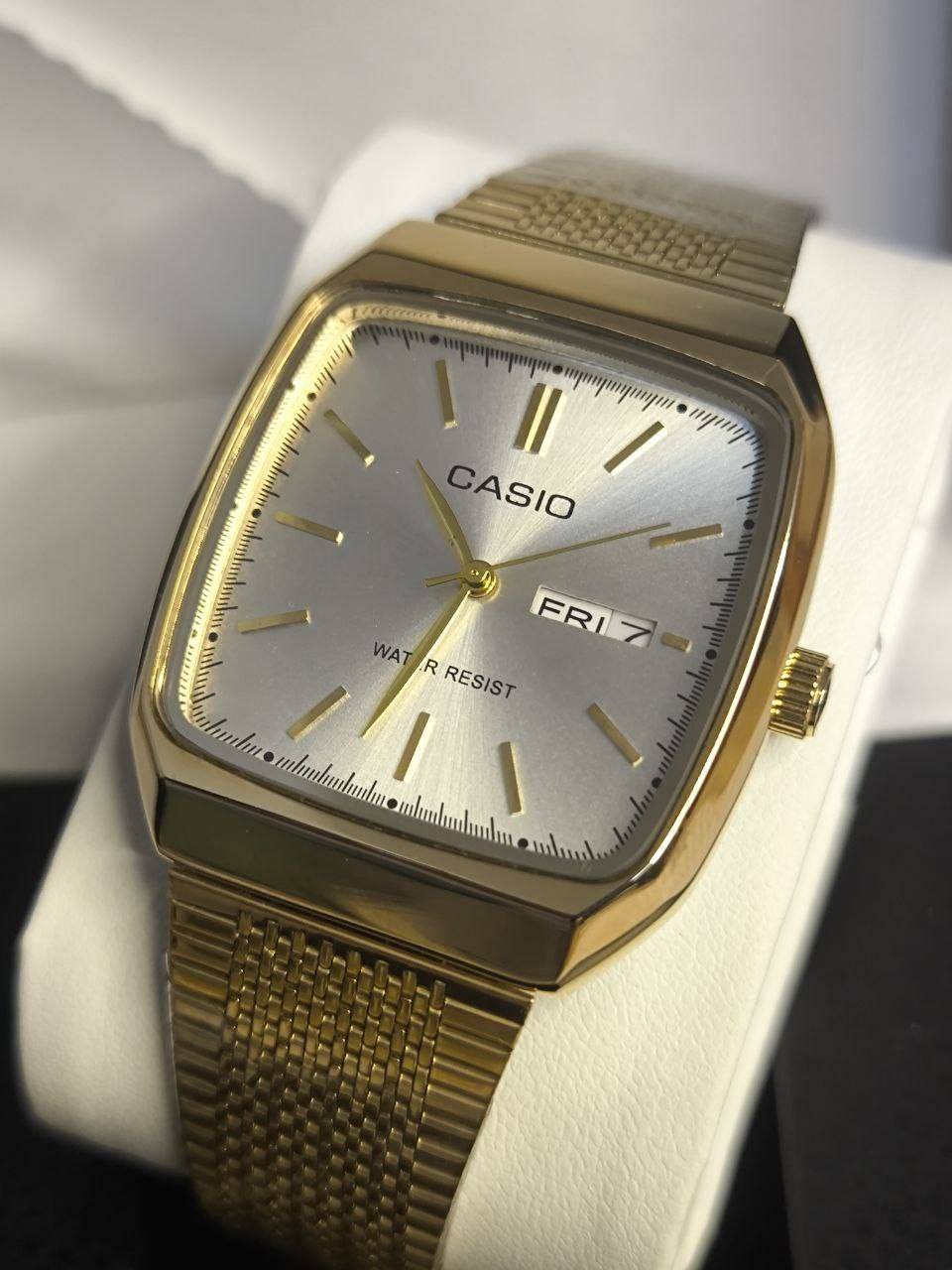كاسيو Casio مميزة
تحفة فنية
لمحبي الرسمي وللذوق الراقي
مكينة كوارتز
ميناء اليض رسمي مميزة مزودة بمنفذ تاريخ شهري واسبوعي 
زجاج معدني مقاوم الخدش 
مقاومة ماء وغبار
سير حصيرة مميز جدا 
القطعة مختمة بالكامل

⚠️ملاحظة متوفر قطعة واحدة فقط 

السعر :- 30 الف ع اول تم  
للحجز والاستفسار يرجى مراسلة الصفحه


**إذا كنت صاحب هذا الإعلان وتريد حذفه لأي سبب، رجاءا أرسل رسالة إلى الدعم الفني**