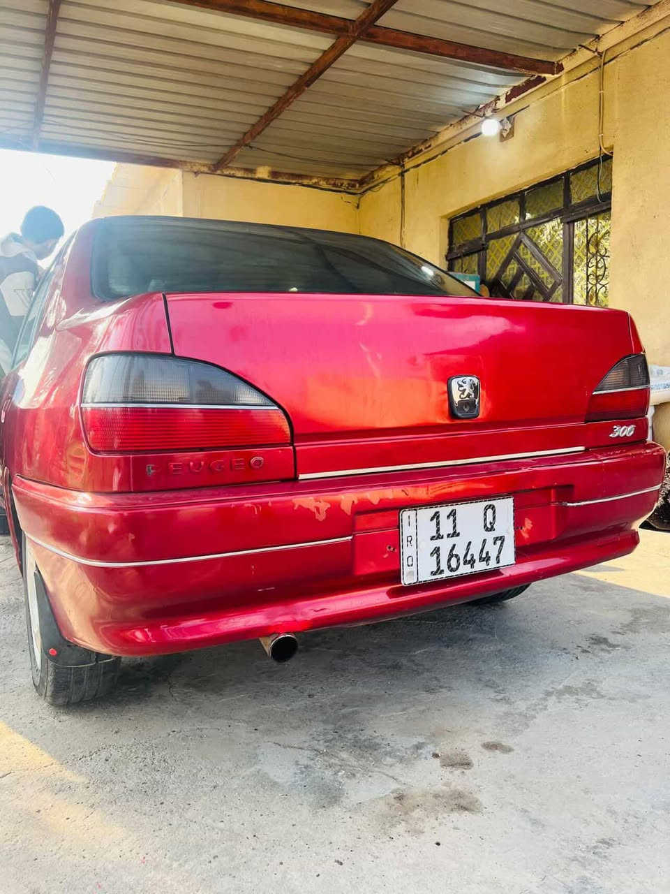 سلام عليكم بيجو فرنسي 
السياره بيهه ضربه بل جاملغ الخلفي ومبصبوغه عام جماليه 2001 نضيفه سنويه وهزه جديده 2031 جديده السياره ادامه جديده تخم تاير جديد منضومه زنون تحويل موجود جديده السياره مابيهه اي نقص مال جناي السعر 41 وبيهه مجال رقم 
***********
