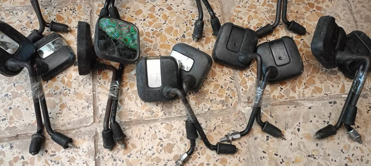 مرايات اصلي  بوليسي  تفصيخ سعر زوج 20
مرايات نيكل اصلي تفصيخ سعر زوج 15
مرايات نكنس   تفصيخ سعر 15
مكان حي عامل بغداد ***********
