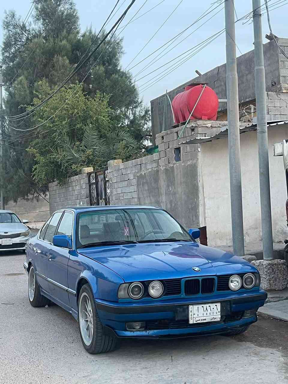 السلام عليكم
BMW -520i-1988

-السياره كير ومكينه جدد توني شادهم بمجمع مشن
-البجم الأمامي توني معمره من لايتات ودعامية وبلوجكتر 
-ويل كب وتايرات حلوات 
-حداديه نظافه 50‎%‎
-صبغه جماليه جديدة 
-سماعات جدد 

السياره توني معمرها وعوزها بس غرفة و ترتيبات بسيطة 
للبيع او مراوس      السعر 40 وبيها مجال 
رقم الهاتف. ***********
