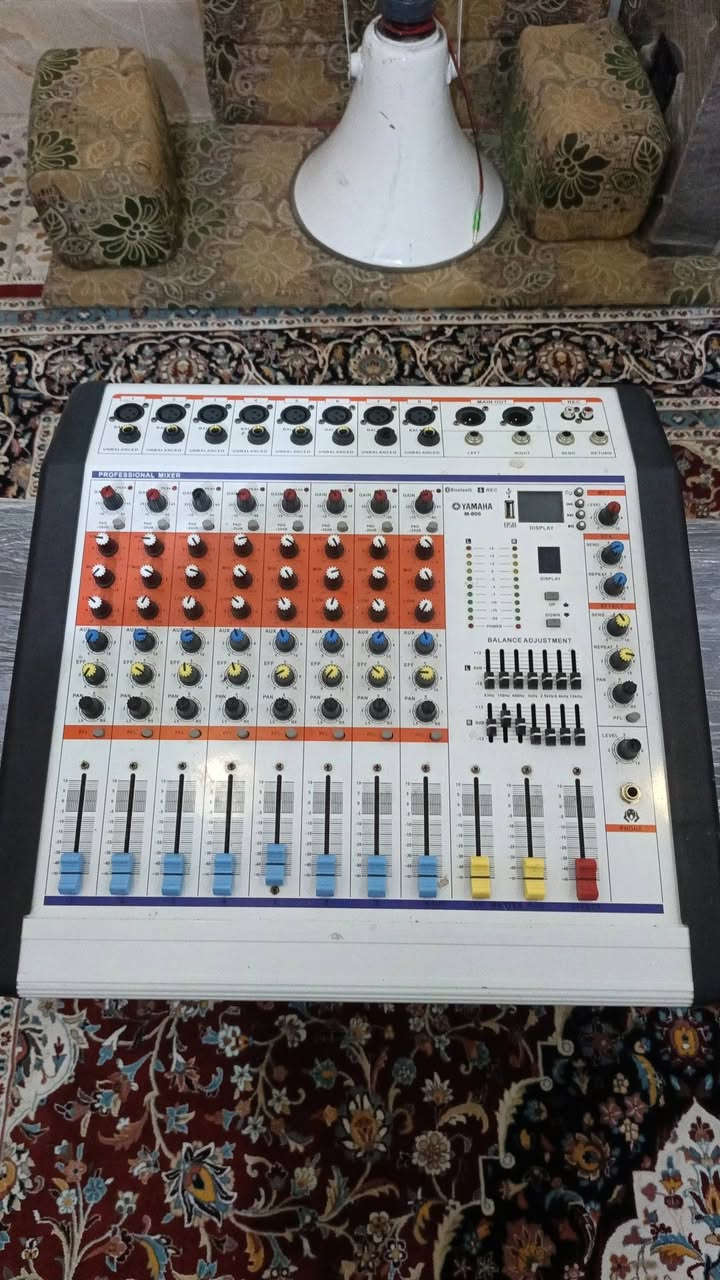 سلام عليكم ورحمة الله وبركاته زوج سماعات ثناءي  جهاز اربع خطوط السعر خاص ‏‪***********
كلا الهله بل خدام {العراق  واسط قضاء النعمانية}
